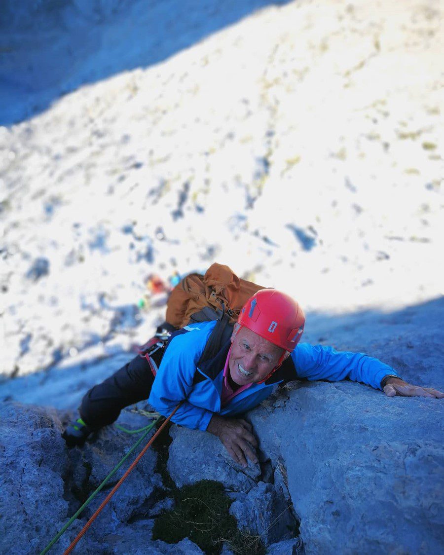 Naranjo de Bulnes con guia