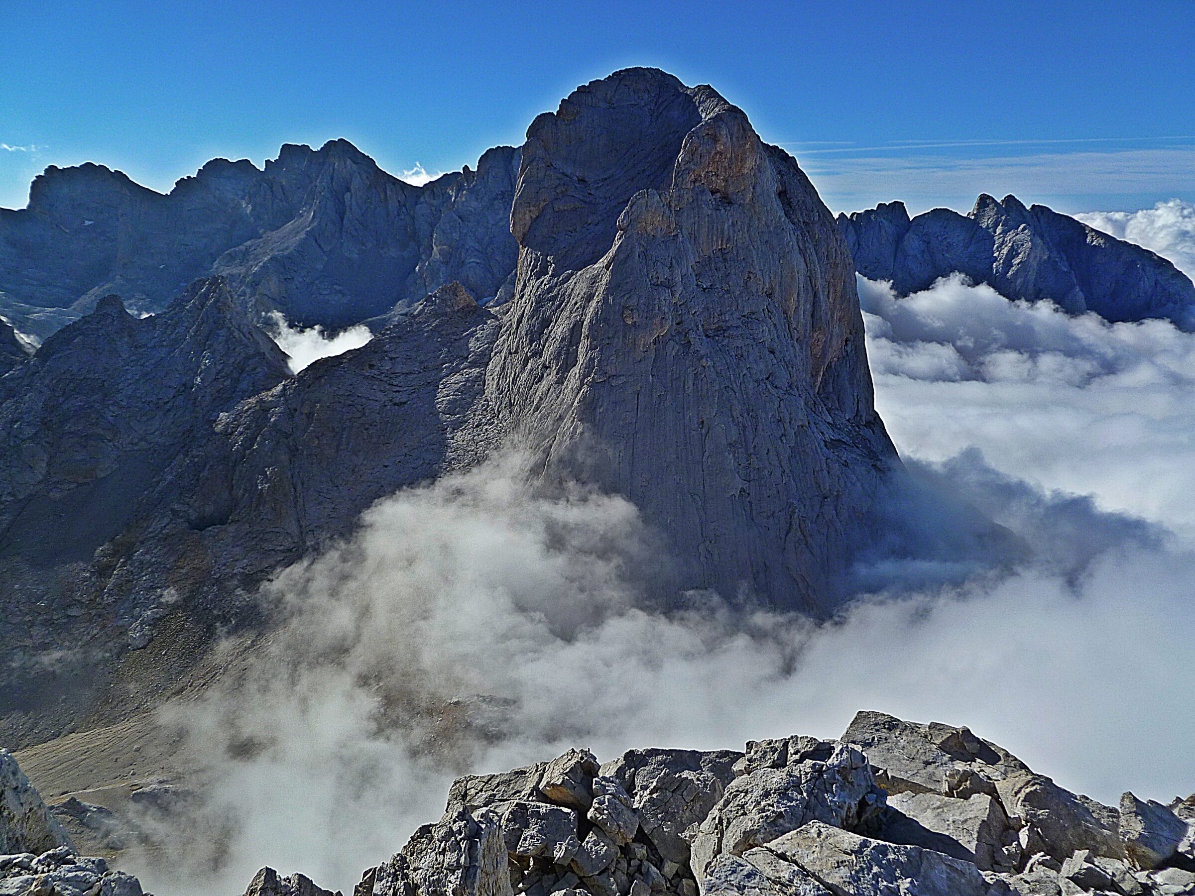 Naranjo de Bulnes, Cara Este y Sur.