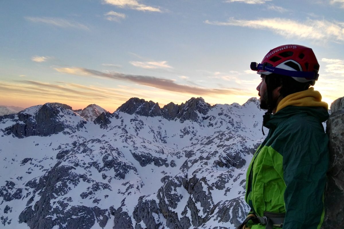 Escalada Aguja Bustamante en Picos de Europa