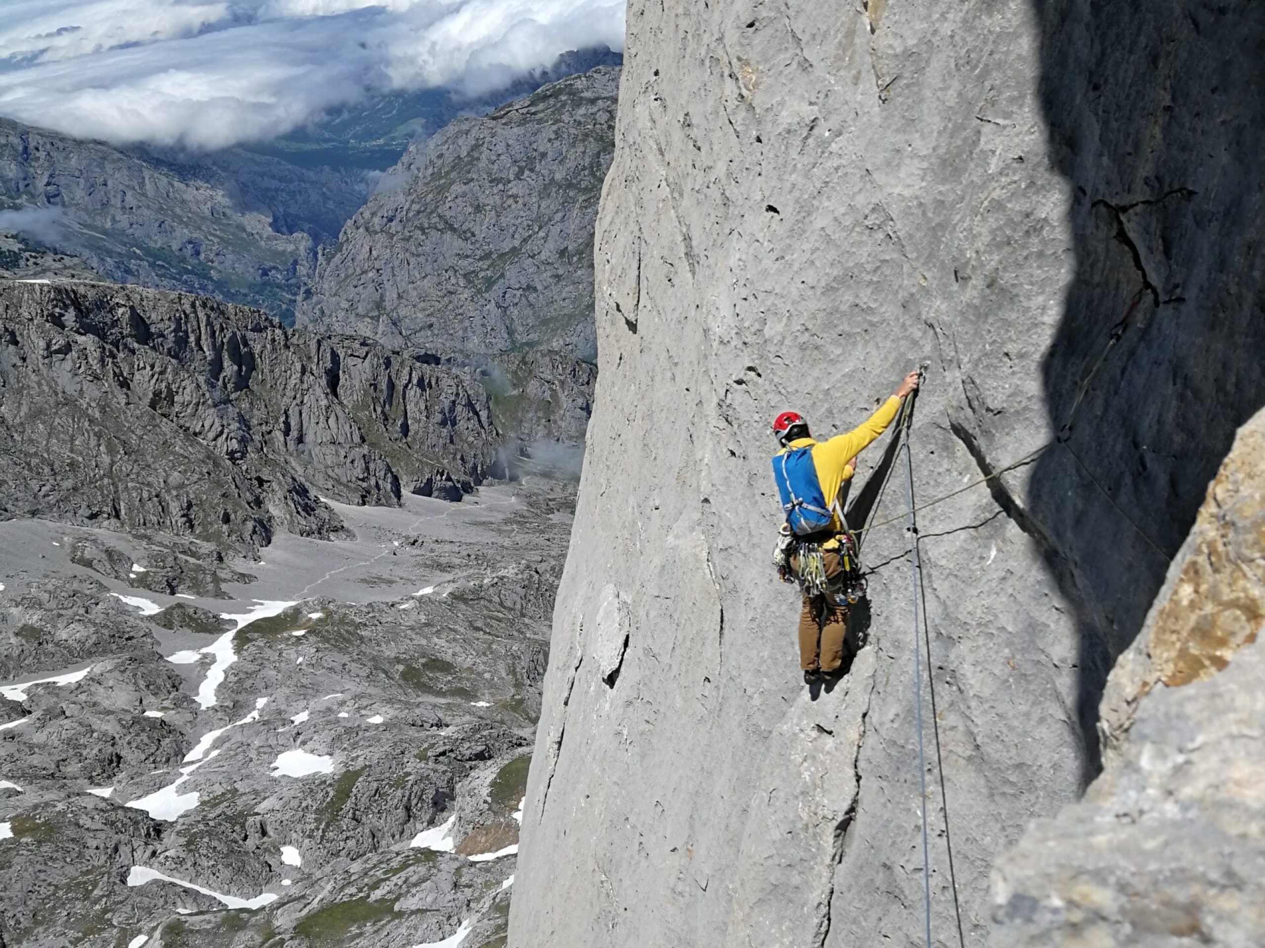 Travesía Rabadá Navarro al Naranjo de Bulnes Escalar Naranjo de Bulnes
