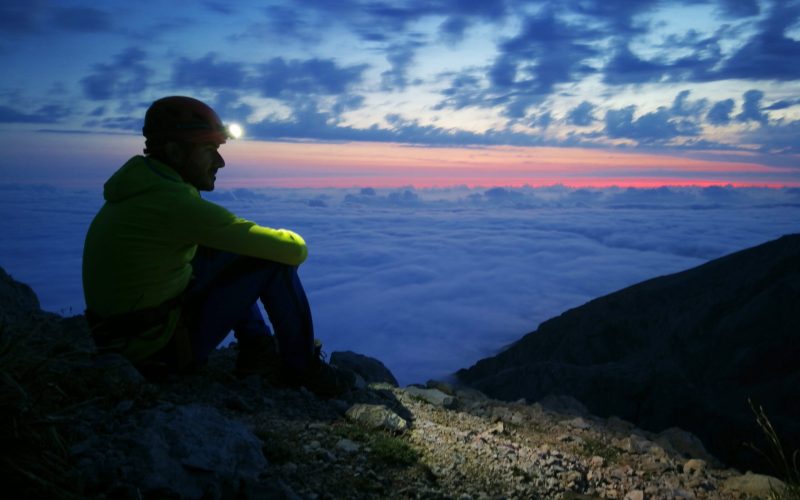 Amanecer en la base de la Pidal y Cainejo al Naranjo de Bulnes.