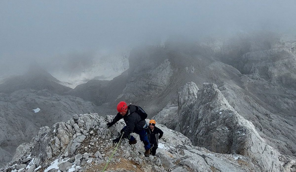 ascension-con-guia-torre-blanca-en-picos-de-europa-5