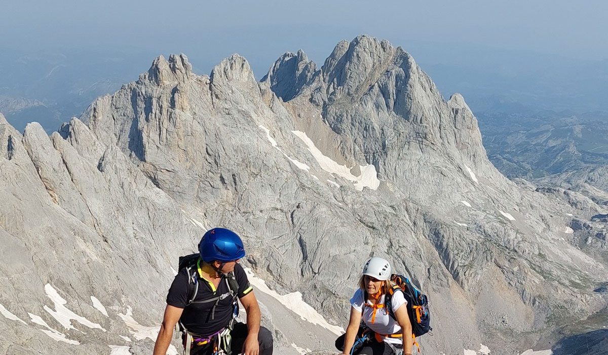 ascenso-a-peña-santa-escalada-con-guia-en-picos-de-europa-2
