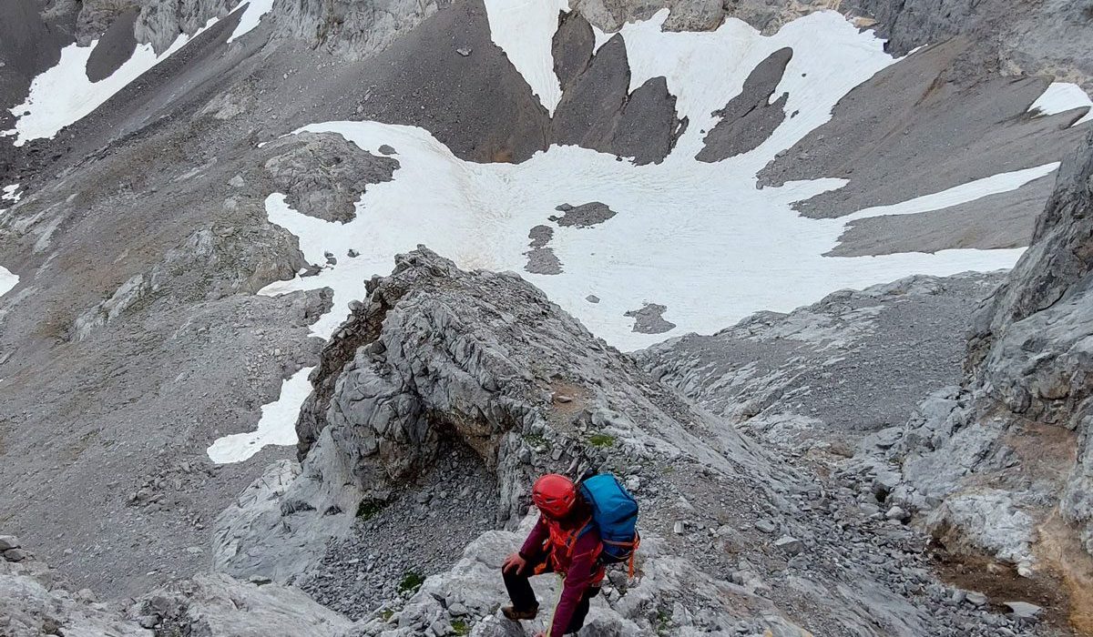 ascenso-al-llambrion-escalada-en-picos-de-europa-con-guia--10