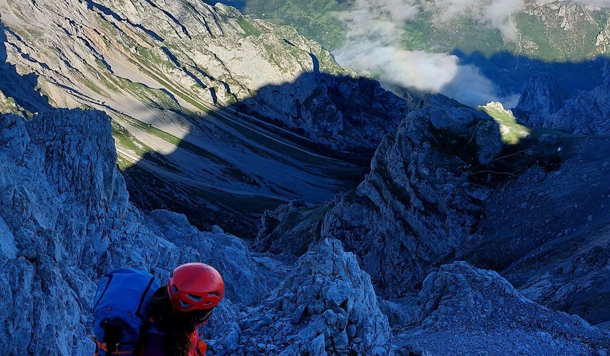 ascenso-al-llambrion-escalada-en-picos-de-europa-con-guia--4