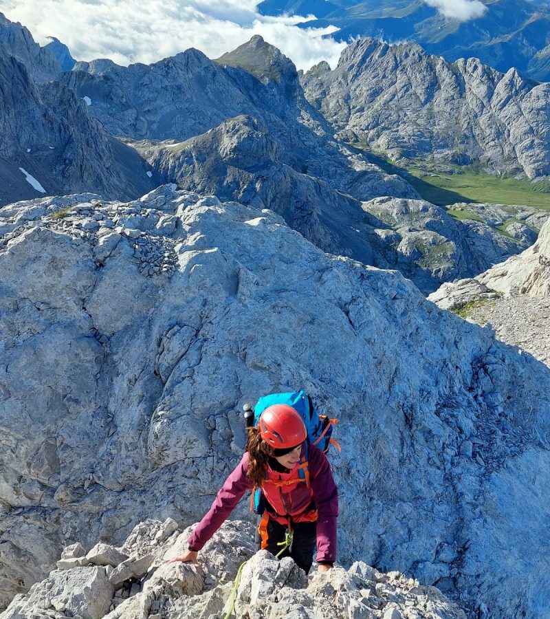 ascenso-al-llambrion-escalada-en-picos-de-europa-con-guia--6