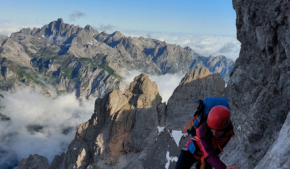 ascenso-al-llambrion-escalada-en-picos-de-europa-con-guia--7