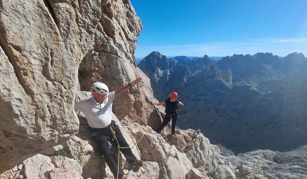 torrecerredo-ascension-con-guia-en-picos-de-europa-2