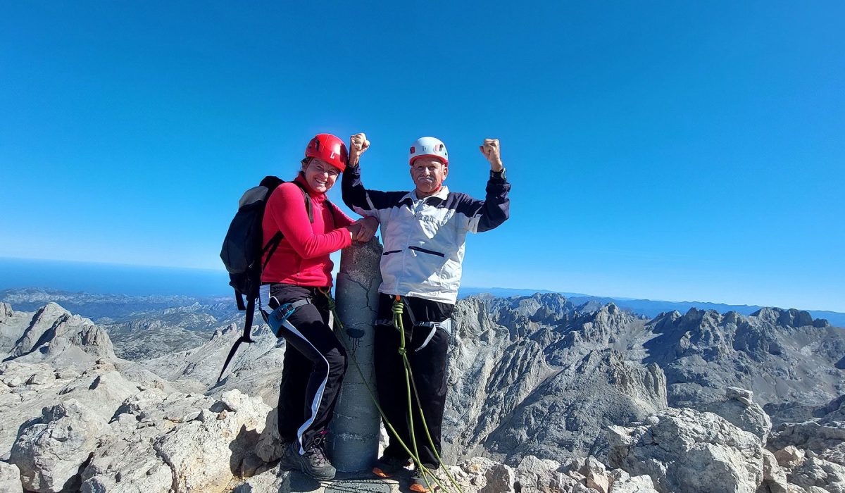 torrecerredo-ascension-con-guia-en-picos-de-europa-3