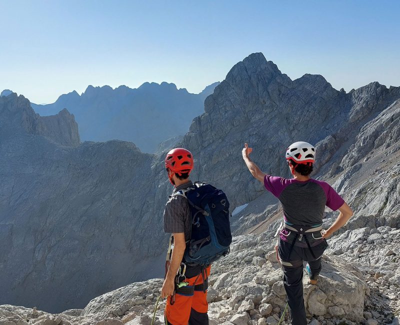 torrecerredo-ascension-con-guia-en-picos-de-europa